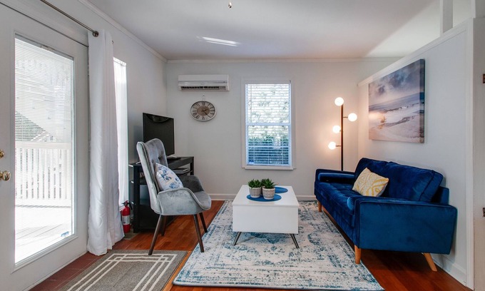 Salemtown Apartment | Germantown one bedroom suite with view of lush garden and hot tub