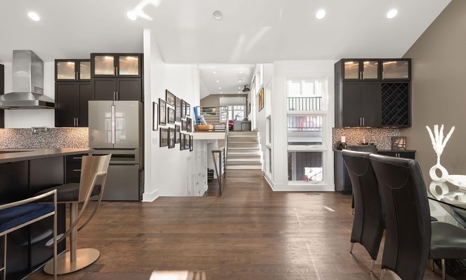 Germantown House | Germantown Retreat- Private Spa & Rooftop - Mins to Downtown