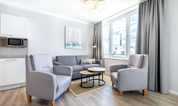 Alt-Travemunde/Ronnau Apartment | Geschmackvolles, Barrierearmes Apartment mit Loggia in Sonniger Süd-west-lage - Godewindpark