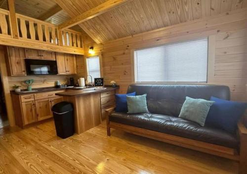 Holly Ridge House | Get-away Cabin in Surf City w Loft and Parking