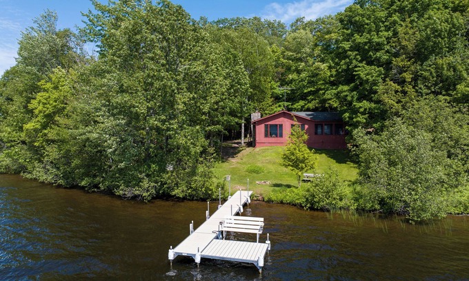 Hayward Cabin | Get away from it all at Tranquility on beautiful Teal Lake "the Quiet Lake"