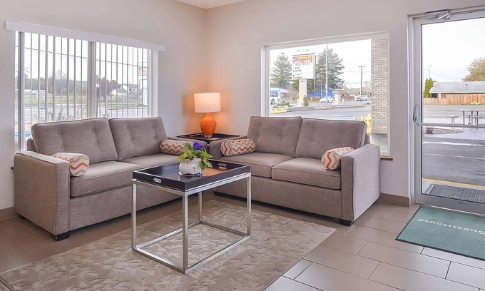 Tri-Cities House | Get Ready for Adventure! 2 Units. Close to Southridge Sports Complex!