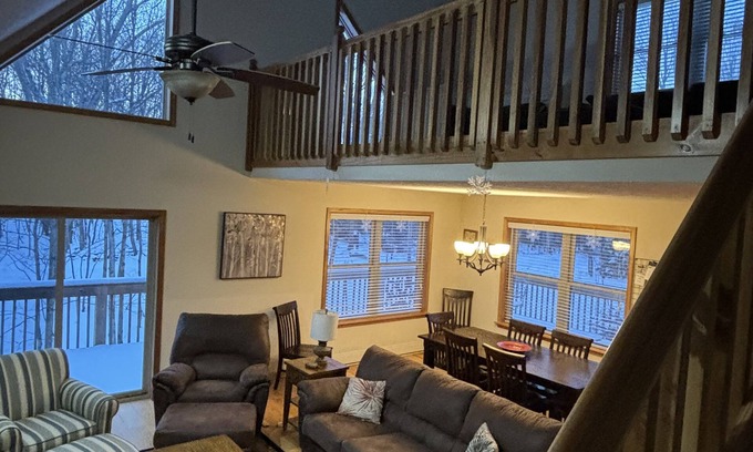 Albrightsville Ski Chalet | Getaway Chalet Poconos near Lake Harmony, Camelback, Jim Thorpe, Hickory Run