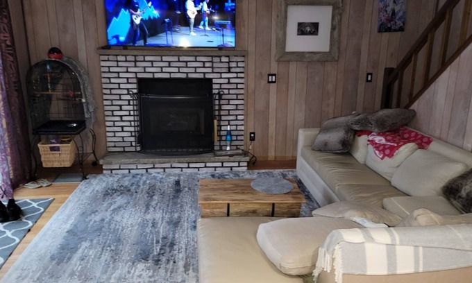 Lake Ariel House | Getaway in the Hideout, Spacious 4BR Hideout Home w/Deck, Resort Amenities