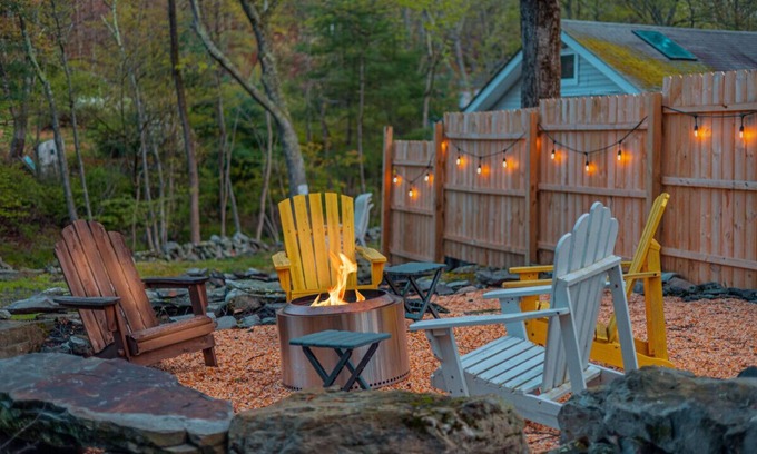 Dingmans Ferry House | Getaway in the Poconos | 90 mins from NYC