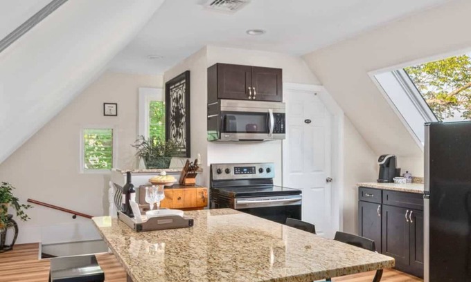 Beverly Condo | *Ghostly 2BR Halloween Home|Salem+Beverly|Parking
