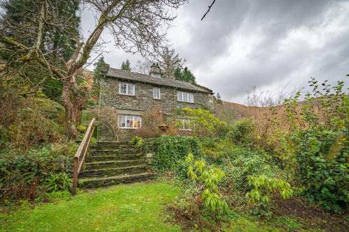 Penrith House | Ghyll Foot - At the foot of Place Fell, Ullswater