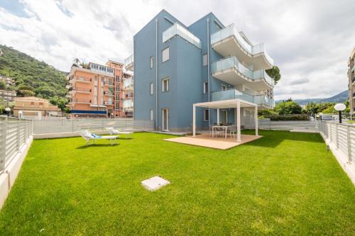 Borghetto Santo Spirito Apartment | Giardino al mare - Bilocale con piscina e grande giardino a due passi dal mare