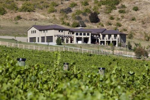 Gibbston Bed & Breakfast | Gibbston House Boutique B&B