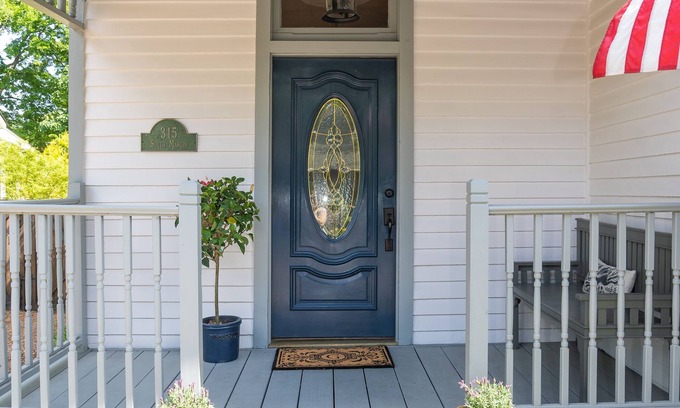 Historic Downtown Franklin House | Gideon's House - Modern Amenities in Historic 1854 Charmer
