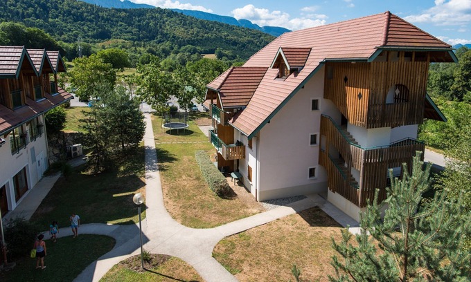 Giez Condo | Giez | 2BR Alcove for 8 + 2 Pools On-Site!