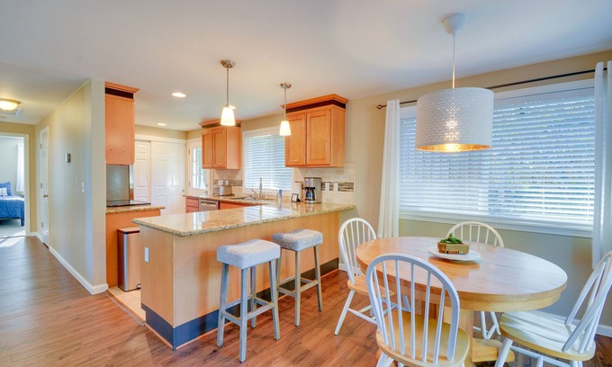 Gig Harbor House | Gig Harbor Vacation Rental Home: 1 Mi to Uptown!