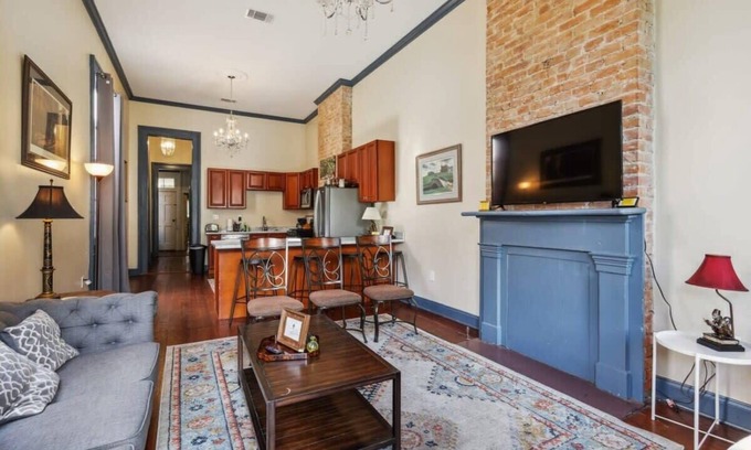 Faubourg Lafayette House | Gigantic Historic 8br Home- Close to Streetcar