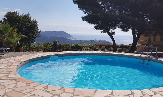 Poggi Apartment | Ginestra Apartment in Villa with Swimming Pool