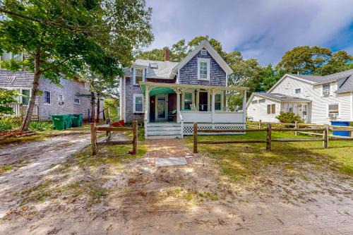 Oak Bluffs House | Gingerbread Dream