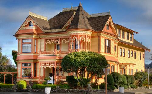 Ferndale Bed & Breakfast | Gingerbread Mansion