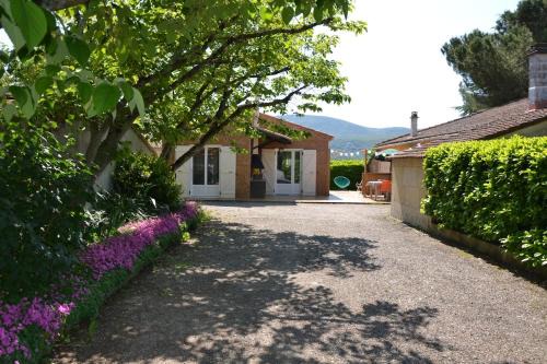 Lagorce House | Gite avec barbecue et terrasse clos