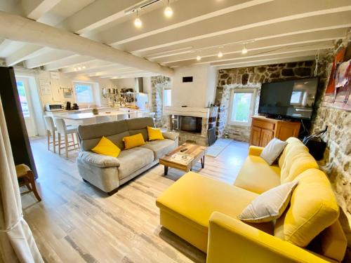 Mazan-l'Abbaye House | GITE DE GROUPE 160m2, 15p, salle de reception, jardin, terrasse