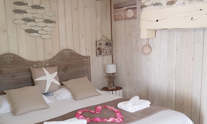 Roscanvel Bed & Breakfast | Gite for 19 people, 200 m from the sea on the GR34