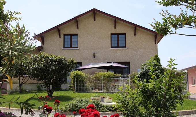 Lahosse House | Gite in a beautiful house in the countryside and quiet, in a green setting.