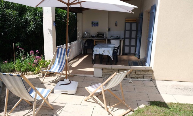 Mouries Villa | gite in vacation residence with heated pool in the heart of the alpilles, in mouriès, sleeps 2