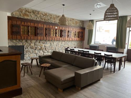 Mijoux House | Gite L'auberge - Gite de groupe Au Soleil Jura si Ain -