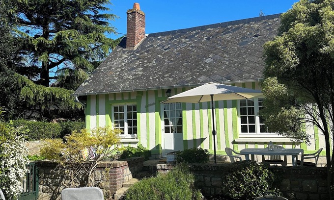 Sotteville-sur-Mer Cottage | Gîte la Floria. Typical Normandy house by the sea.