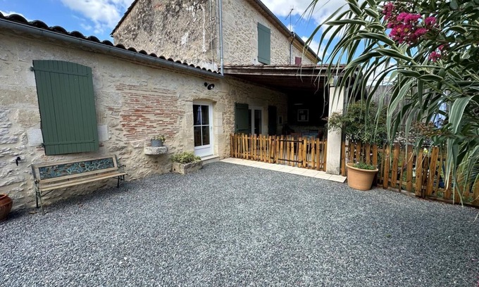 Illats House | Gite LA Fourniere - Illats