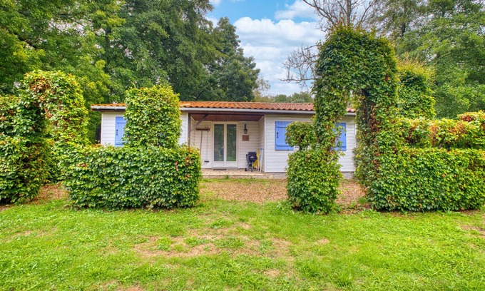 Varaignes House | Gîte Le Pont - Domaine l'Étang des Mirandes with Shared Pool