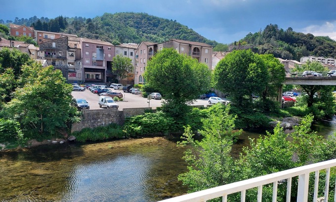 Vals-les-Bains Apartment | Gite Les Violettes