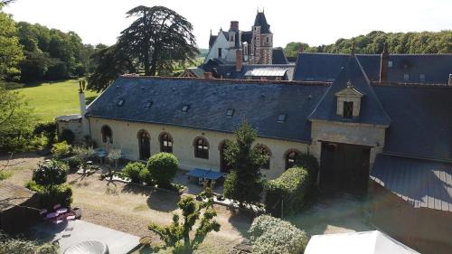 Vernou-sur-Brenne House | GITE LONGERE DE 15 PERSONNES AU CHATEAU DE JALLANGES VOUVRAY
