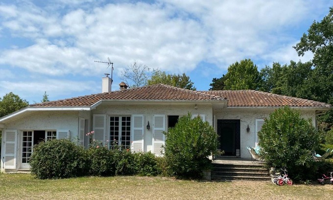 Saint-Andre-de-Seignanx House | Gite Saint-André-de-Seignanx, 4 bedrooms, 9 persons