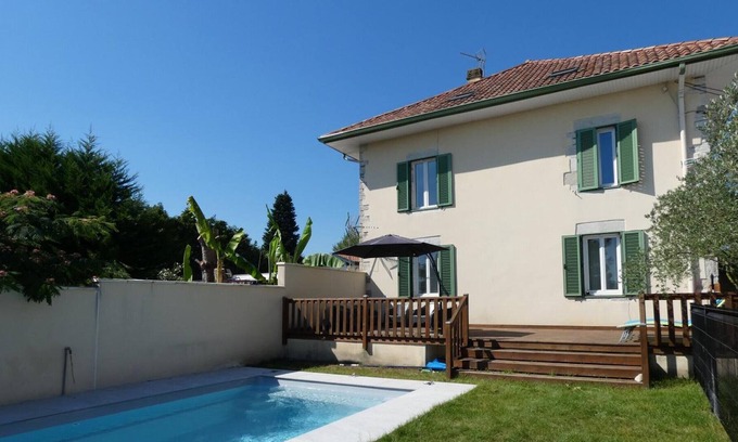 Saint-Lon-les-Mines House | Gite Saint-Lon-les-Mines, 7 bedrooms, 15 persons