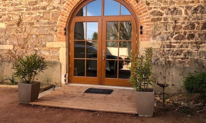 Salles-Arbuissonnas-en-Beaujolais House | Gites du chateau du Breuil