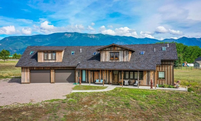 Columbia Falls House | Glacier Homestead Estates - Sweeping Mountain Views