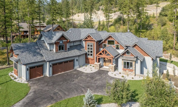 Whitefish House | Glacier Lodge | Sleeps 18 | Luxury Retreat on Whitefish Mountain