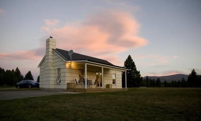Twizel House | Gladstone Cottage, Twizel