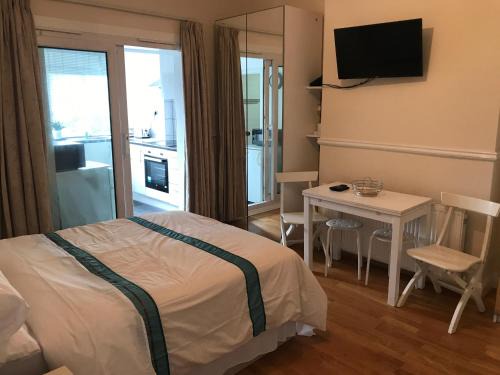 Cricklewood House | Gladstone Lodge