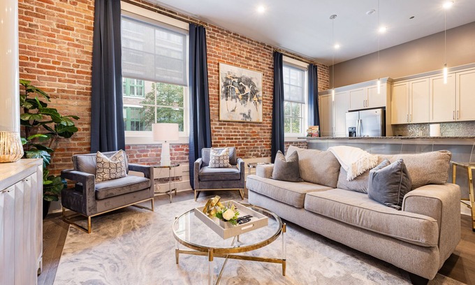 Central Business District Condo | ✨GLAM MEETS DOWNTOWN HISTORIC CHARMER✨Spacious Corner Condo with Sleeper Sofa | The Stella