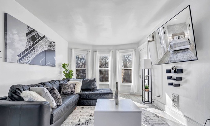 Buffalo Apartment | Glamorous 2 Bedroom near Cazenovia Park