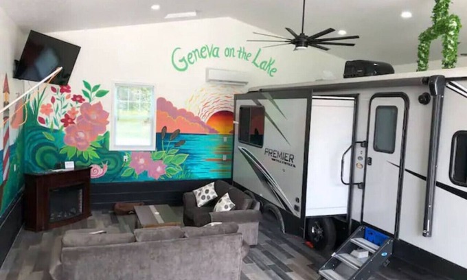 Geneva-on-the-Lake House | Glamorous Camping - Hot Tub - GOTL - Sunset Vacation Rentals