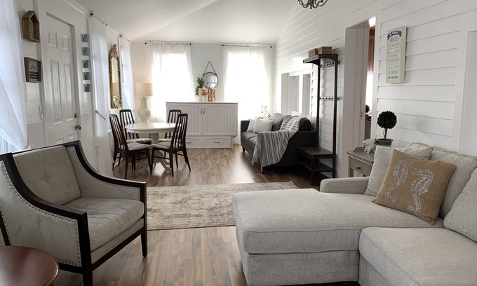 North Sebago Cottage | Glamorous cottage-glamping at Sebago Lake