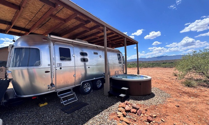 Cornville House | Glamping Airstream, Pool, Hot Tub, BBQ, Mountain Views, Easy access to Sedona!