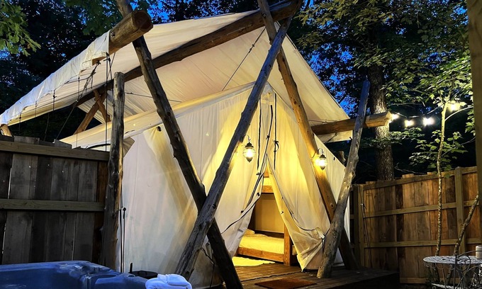 Mena Cabin | Glamping Tent w/Hot Tub/HotWater/AC/Lake/Fishing