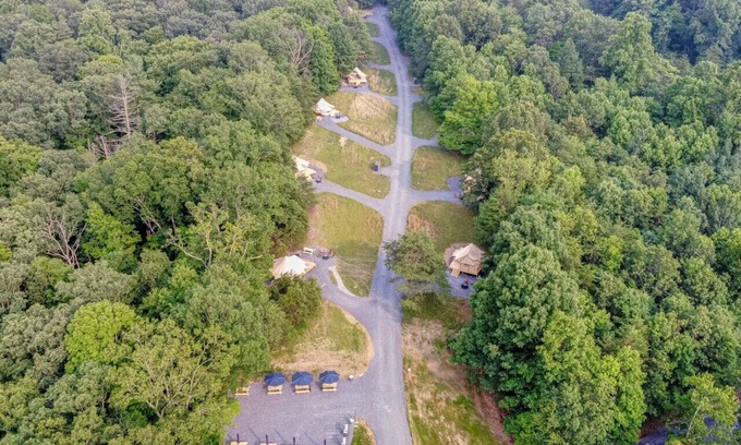 Great Cacapon RV Rental | Glamping w/Insta Worthy Mountain Views
