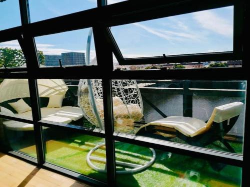 City Centre Glasgow Apartment | Glasgow City Centre G1 PENTHOUSE with RiverViews - Duplex (4 Bedrooms, 3 Bathrooms, Kitchen, 1 Living room, 1 Dining room, 2 Terraces, Triple Garage 3 Parking spaces 'e-charging', Top Floor, 2050 sq ft, Merchant City)
