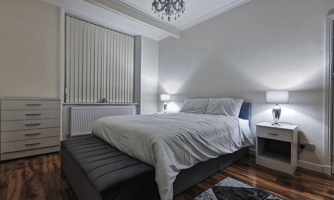 Polmadie Apartment | Glasgow Southside: Cosy 2 Bedroom Apartment
