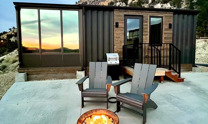 Orderville House | Glass Star Gazing Bedroom Cabin Near Zion & Bryce