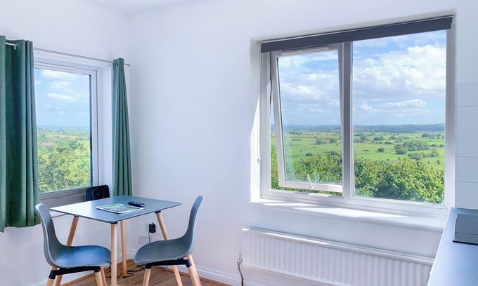 Glastonbury Apartment | Glastonbury Studio - Tor View - Sleeps 2