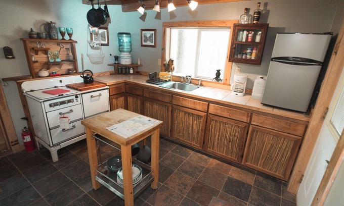 Stanton Cabin | Glaucomy`s Suite | 1 Bed, 1 Bath